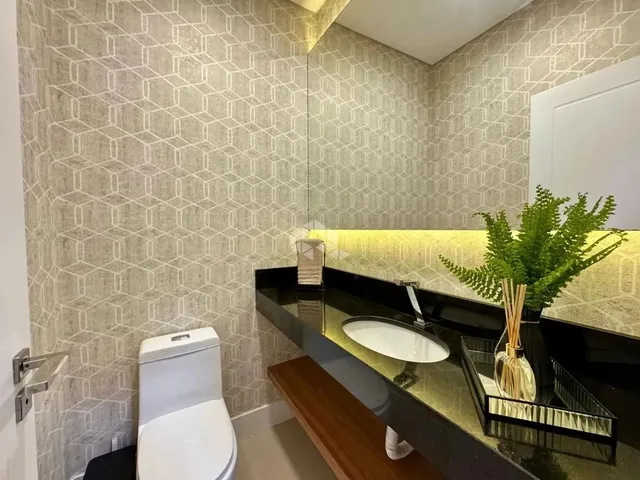 Imagem 2: Casa com 4 Suítes, Térrea Mobiliada e Decorado com Piscina, no Condomínio Fechado