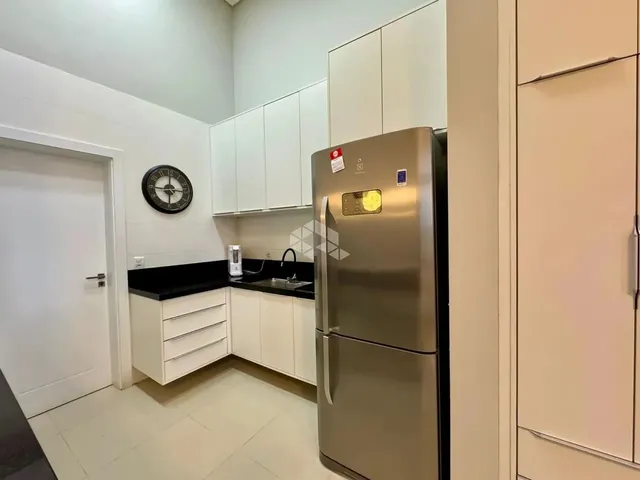 Imagem 10: Casa com 4 Suítes, Térrea Mobiliada e Decorado com Piscina, no Condomínio Fechado