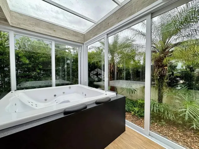 Imagem 11: Casa com 4 Suítes, Térrea Mobiliada e Decorado com Piscina, no Condomínio Fechado