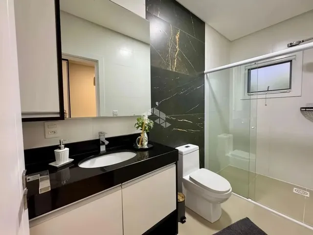 Imagem 16: Casa com 4 Suítes, Térrea Mobiliada e Decorado com Piscina, no Condomínio Fechado