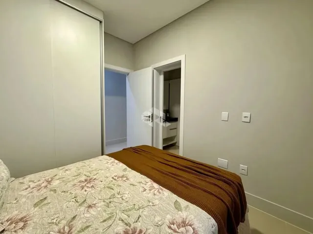 Imagem 5: Casa com 4 Suítes, Térrea Mobiliada e Decorado com Piscina, no Condomínio Fechado