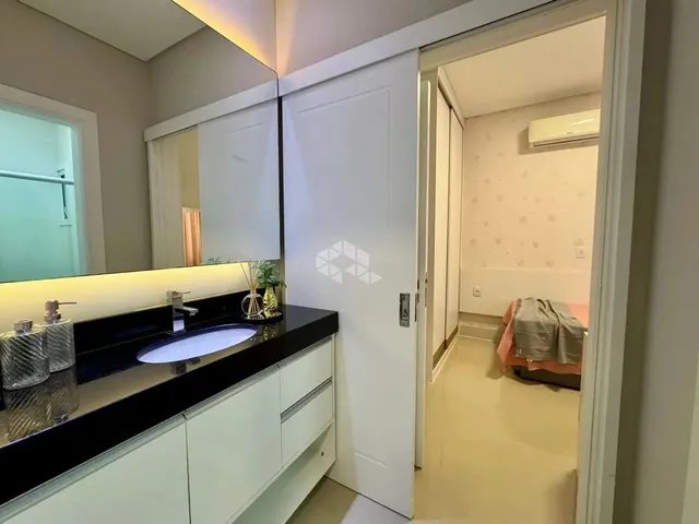 Imagem 6: Casa com 4 Suítes, Térrea Mobiliada e Decorado com Piscina, no Condomínio Fechado