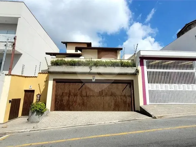 Imagem: Sobrado com 3 Quartos À Venda em Centro