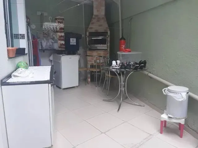 Imagem: Casa com 3 Quartos e 2 Banheiro À Venda