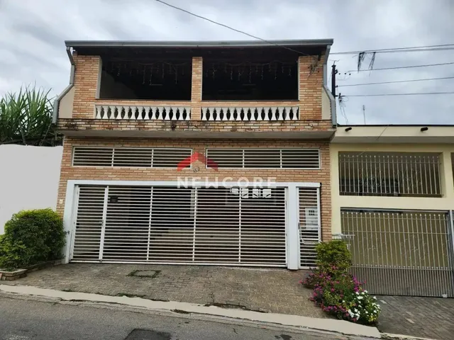 Imagem: Sobrado em Avenida Gustavo Razzo - Quitaúna
