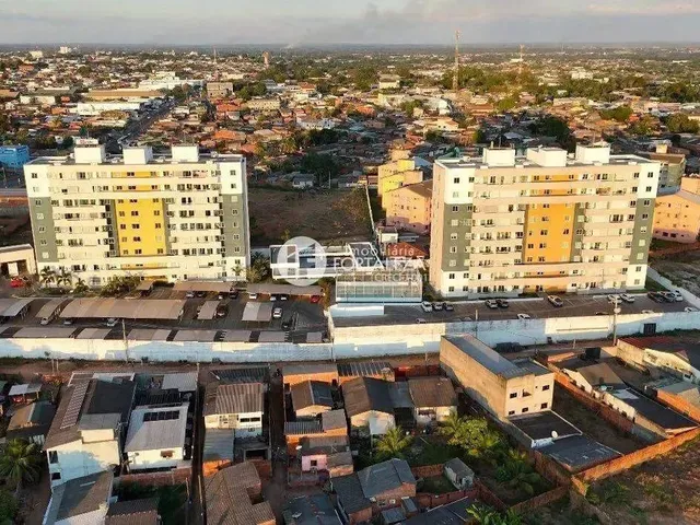 Imagem: O apartamento possui 2 Dormitórios, 1 Suíte, 1 Banheiro,
