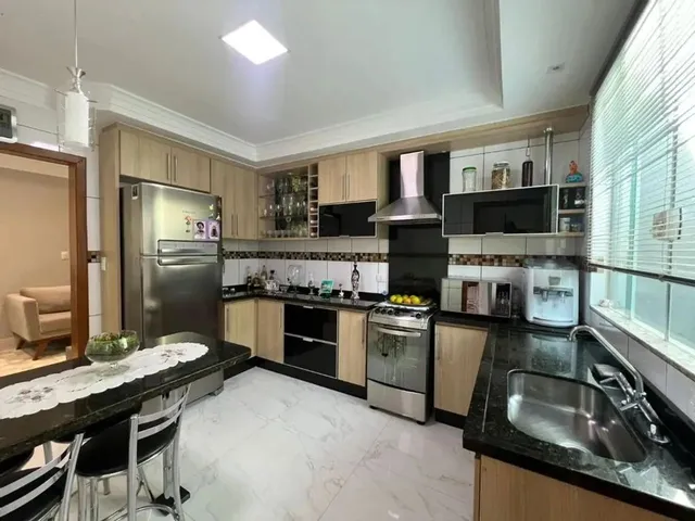 Imagem 12: Sobrado À Venda em Maringá, Jardim Monte Rei, com 3 Quartos, com 204.41 M²