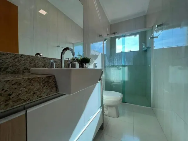 Imagem 2: Sobrado À Venda em Maringá, Jardim Monte Rei, com 3 Quartos, com 204.41 M²