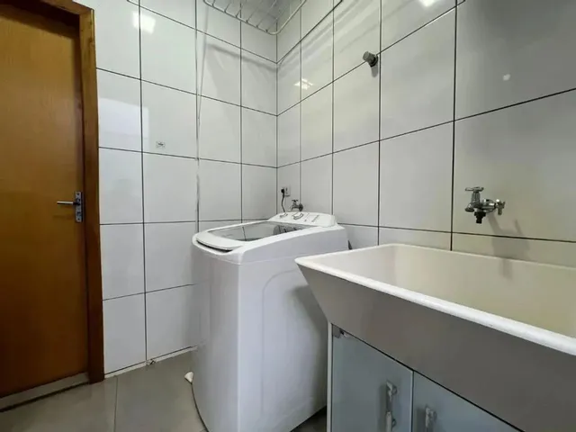 Imagem 5: Sobrado À Venda em Maringá, Jardim Monte Rei, com 3 Quartos, com 204.41 M²