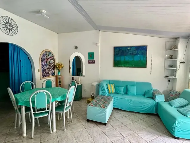 Imagem: A casa possui 1 Dormitório, Acomodam 3 pessoas e está