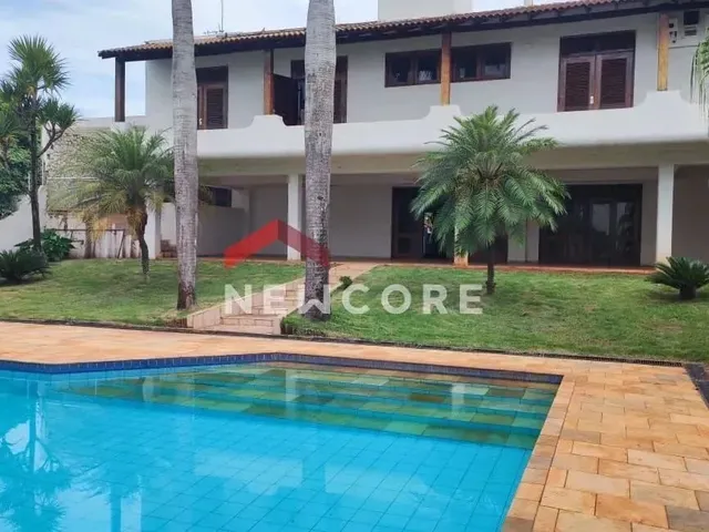 Imagem: A casa possui 5 Dormitórios, 1 Suíte, 5 Banheiros, 2