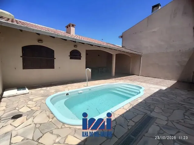 Imagem: Casa com Piscina Quadra do Mar para Locação
