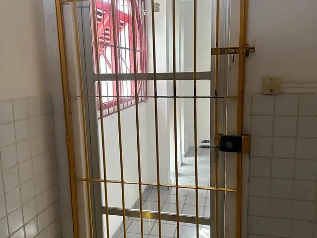 Imagem 2: Alugo Apartamento para Moradia/Escritório no Centro, 3 Quartos e 1 Banheiro