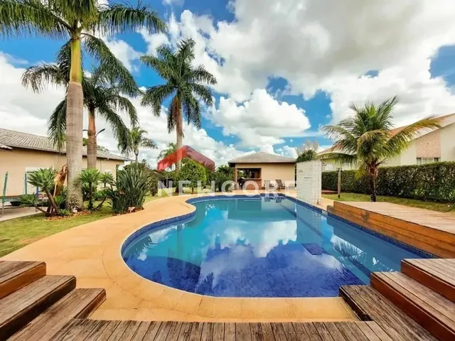 Imagem: A casa em condomínio possui 4 Dormitórios, 4 Suítes, 5