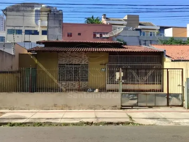 Imagem: Casa À Venda com 3 Quartos e Piscina na