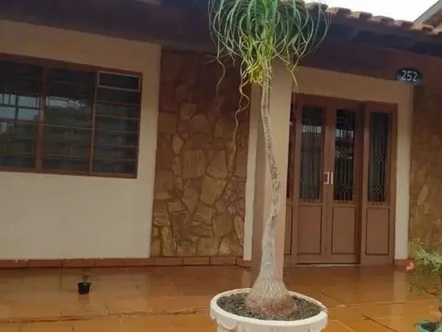 Imagem: Casa com Piscina e Edícula À Venda no