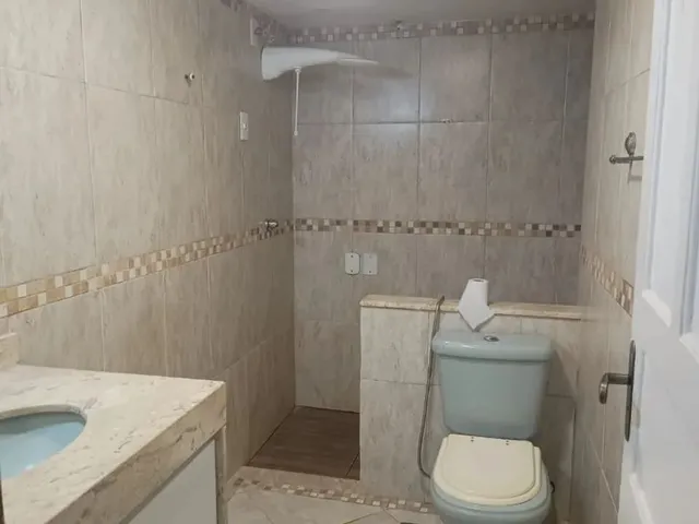 Imagem: Alugo Casa de Fundos