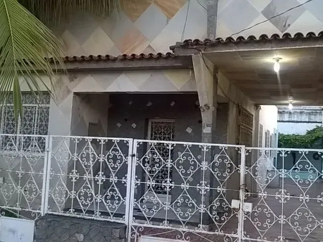 Imagem: Alugo Excelente Casa com Piscina em Realengo