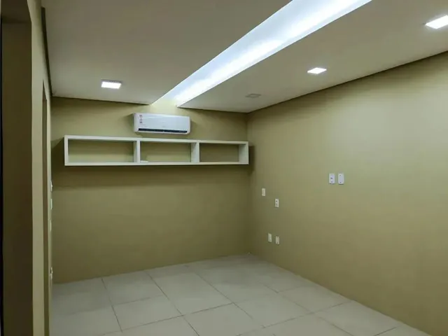 Imagem 8: Sala Ampla e Bem Projetada. Ideal para Escritório Ou Clínica
