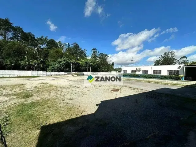Imagem: O terreno possui 12.000m² de Área e está localizado em