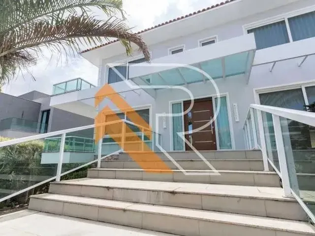 Imagem: A casa possui 4 Dormitórios, 1 Suíte, 5 Banheiros, 5