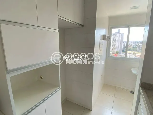 Imagem 2: Apartamento para Aluguel, 2 Quartos, 1 Suíte, 2 Vagas, Centro - Uberlândia/Mg