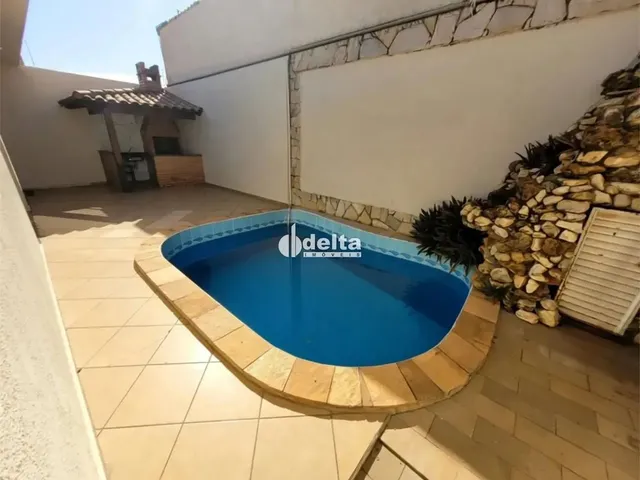 Imagem: Casa Residencial com 3 Quartos Sendo 2 Suítes