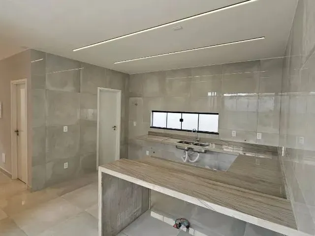 Imagem 4: Excelente Casa Térrea com 4 Quartos, Sendo 3 Suítes no Monte Carlo
