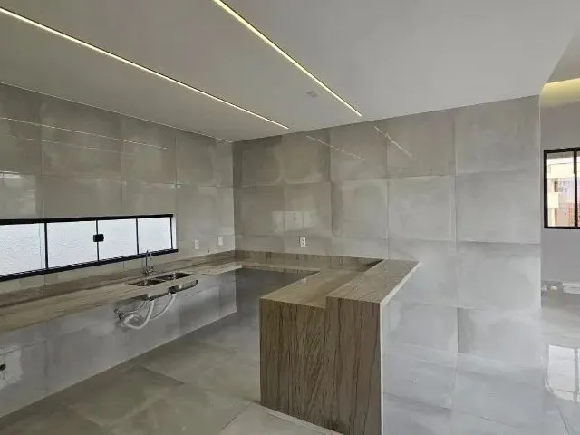 Imagem 16: Excelente Casa Térrea com 4 Quartos, Sendo 3 Suítes no Monte Carlo