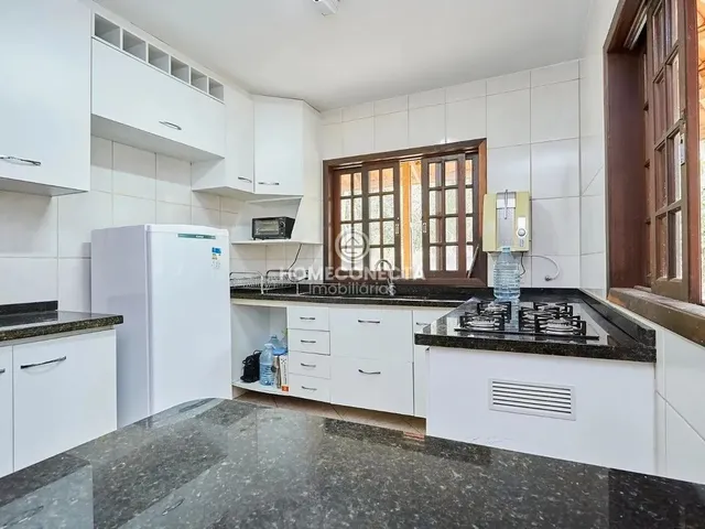 Imagem 6: Casa Ampla | 4 Quartos | 1 Suíte | 6 Vagas | Abranches