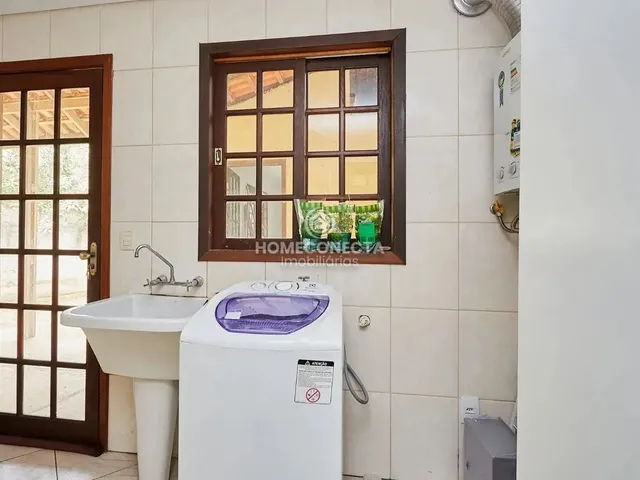 Imagem 9: Casa Ampla | 4 Quartos | 1 Suíte | 6 Vagas | Abranches