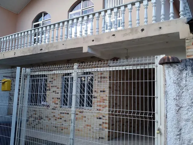 Imagem: Casa com Comércio Curitiba