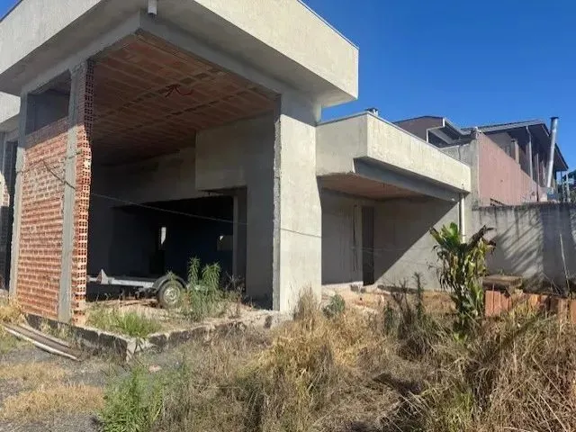 Imagem 8: Imóvel para Venda Possui 250 Metros Quadrados com 3 Quartos em Uvaranas - Ponta Grossa