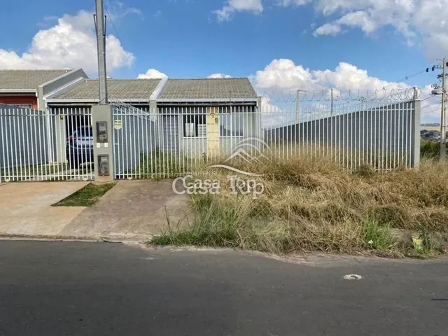 Imagem: A casa possui 2 Dormitórios, 1 Banheiro, 2 Vagas na