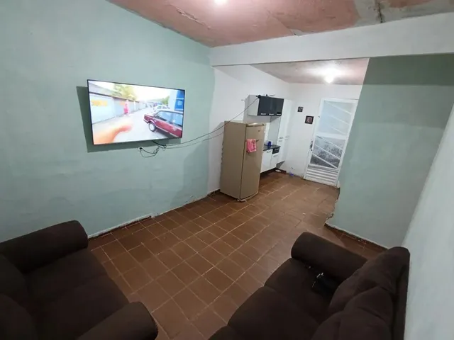 Imagem: A casa possui 2 Dormitórios, 1 Banheiro e está localizado