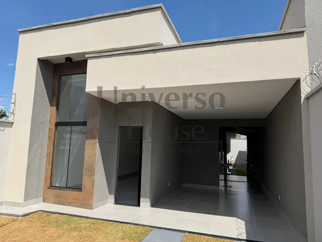 Imagem: A casa possui 3 Dormitórios, 1 Suíte, 2 Banheiros, 2