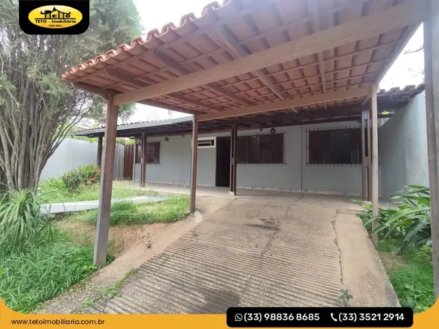 Imagem: Casa Residencial com Belo Jardim À Venda