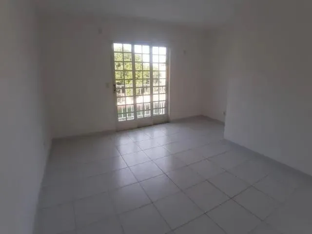 Imagem 2: Casa com 2 Quartos, com 80M2 / Km 32