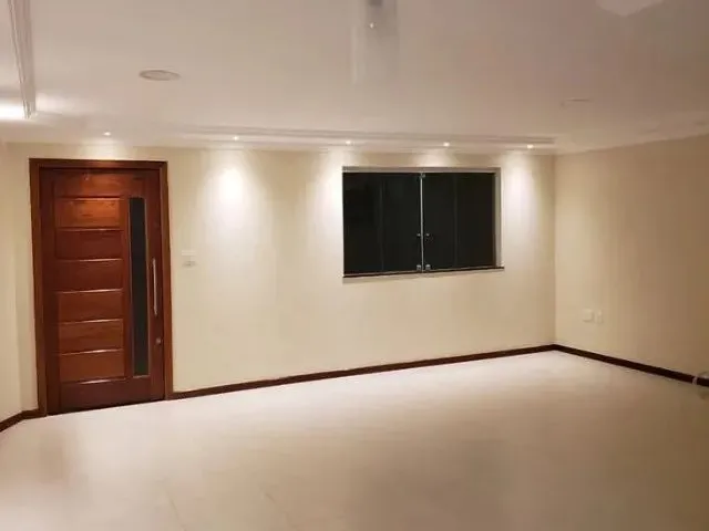 Imagem: A casa em condomínio possui 3 Dormitórios, 1 Suíte, 4 Banheiros