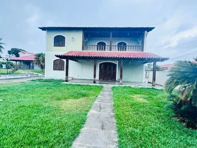Imagem: A casa possui 5 Dormitórios, 2 Suítes, 4 Banheiros, 3