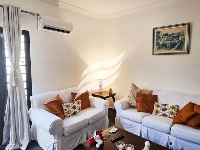 Imagem: Casa com 03 Quartos e Piscina À Venda no
