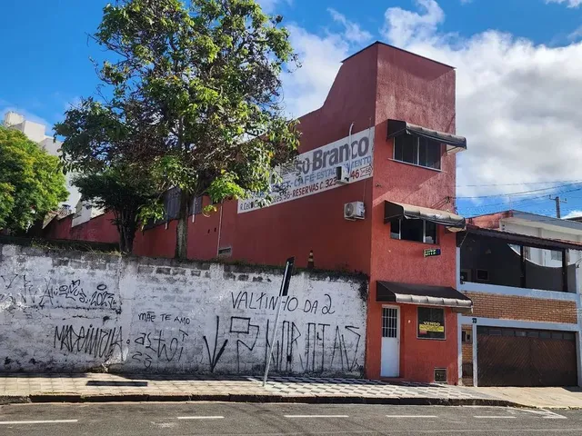 Imagem: A casa possui 5 Dormitórios, 12 Suítes, 5 Banheiros,