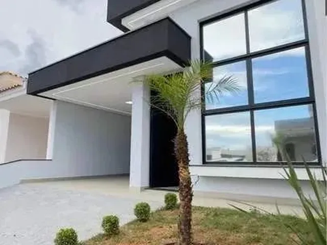 Imagem: A casa possui 3 Dormitórios, 3 Banheiros, 3 Vagas na