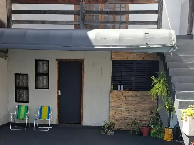 Imagem: A casa possui 4 Dormitórios, 2 Suítes, 3 Banheiros, 4