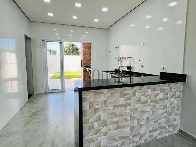 Imagem: A casa em condomínio possui 3 Dormitórios, 3 Suítes, 5