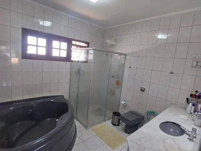 Imagem 3: Sobrado - 438 M² - 4 Dormitórios - 01 Suite Master com Hidro - Piscina - Condomínio