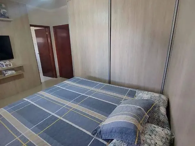 Imagem 2: Sobrado - 438 M² - 4 Dormitórios - 01 Suite Master com Hidro - Piscina - Condomínio