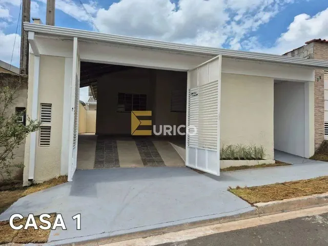 Imagem: A casa possui 3 Dormitórios, 2 Banheiros, 2 Vagas na