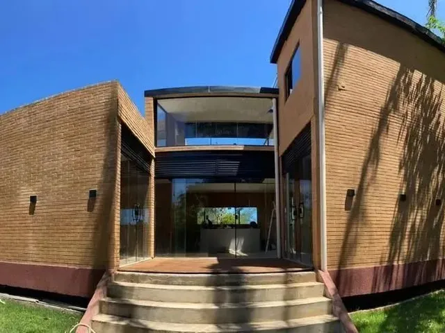 Imagem 16: Casa com 4 Dormitórios À Venda, 180 M² por R$ 1.100.000,00 - Estrada do Coco