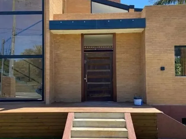 Imagem 5: Casa com 4 Dormitórios À Venda, 180 M² por R$ 1.100.000,00 - Estrada do Coco